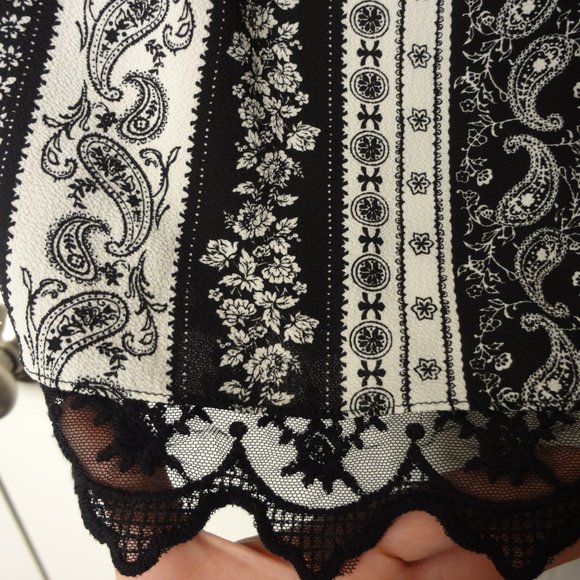 IZ Byer Black and White Floral/Paisley print- Women's size M - Picture 3 of 4